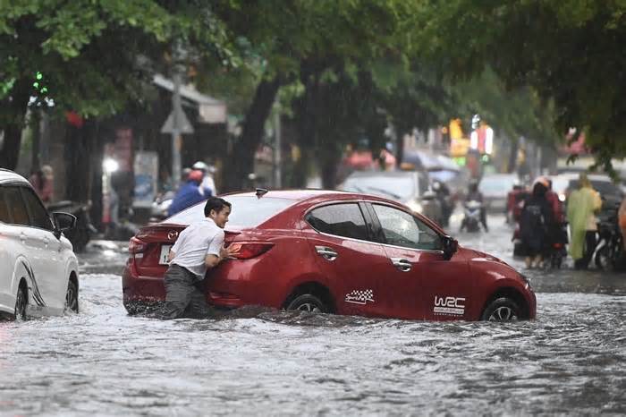 Mưa lớn gây ngập ở TP HCM, Đồng Nai, Bình Thuận