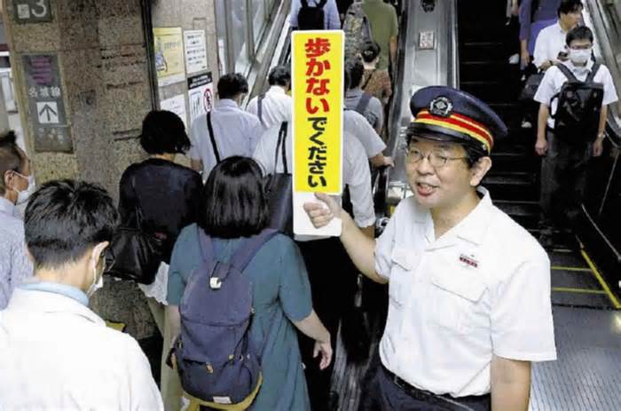 Thành phố ở Nhật cấm người dân chạy trên thang cuốn
