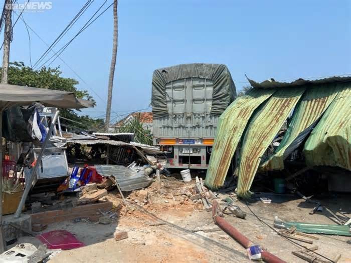 Xe tải tông sập quán nước ở Khánh Hoà: Sức khoẻ các nạn nhân giờ ra sao?