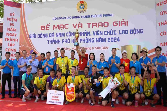 Đội bóng LĐLĐ quận Hải An vô địch Giải bóng đá nam CNVCLĐ Hải Phòng