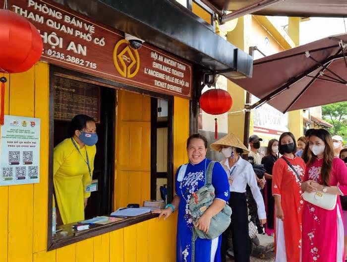 'Vé tham quan cứu di sản Hội An bên bờ vực'