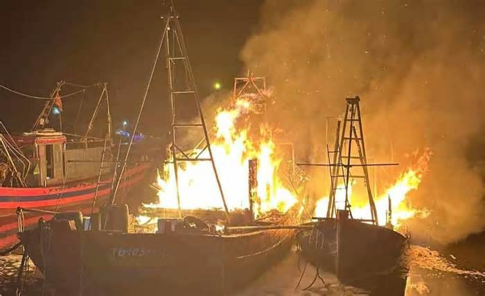 Hai tàu của ngư dân ở Thái Bình bị lửa thiêu rụi, thiệt hại tiền tỉ