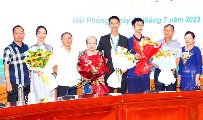 Tin tức sáng 21-7: Việt Nam đoạt 6 huy chương và bằng khen tại Olympic Toán quốc tế năm 2024