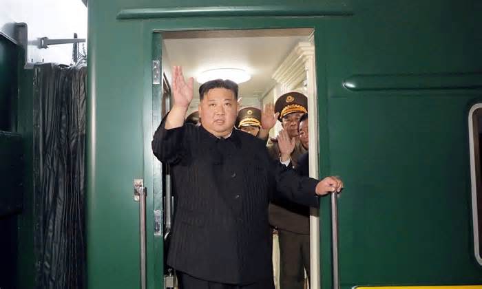 Những quan chức tháp tùng ông Kim Jong-un đến Nga