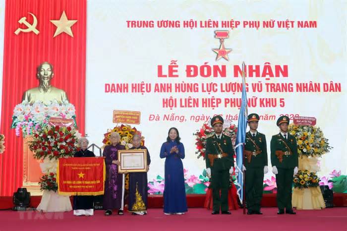 Đà Nẵng: Hội Liên hiệp phụ nữ Khu 5 đón nhận danh hiệu anh hùng