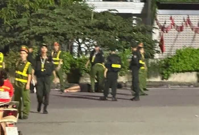 Công an Hà Nội thông tin vụ đối tượng 'thông chốt' bảo vệ hợp luyện A80, đâm CSCĐ chấn thương nặng