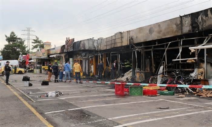 Cháy tại trung tâm thương mại của người Việt ở Cộng hòa Czech