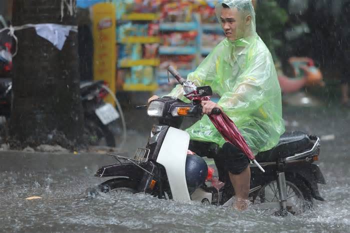 Hà Nội: Nhiều người muốn chuyển nhà để thoát ''điểm đen'' ngập lụt