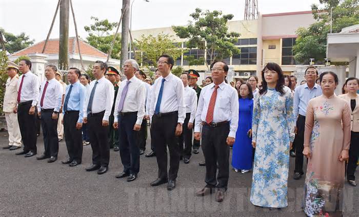 Lãnh đạo TP.HCM dâng hương nhân kỷ niệm 83 năm ngày Khởi nghĩa Nam kỳ