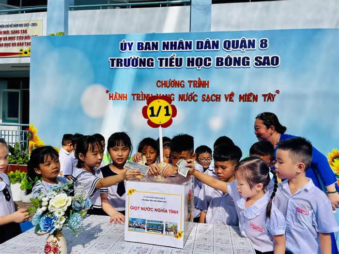 Học sinh, giáo viên TP.HCM chung tay mang nước ngọt về miền Tây