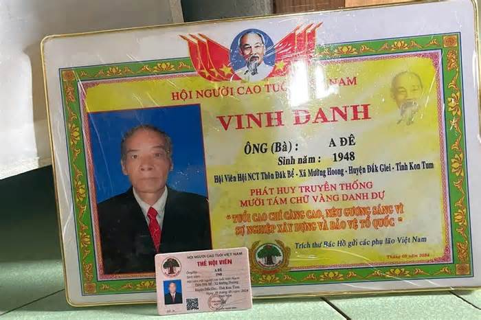 Bảng 'vinh danh' người cao tuổi giá 600 nghìn đồng