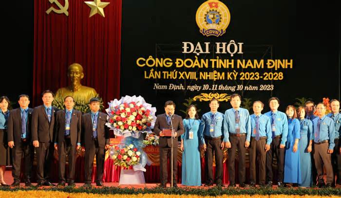 Ông Hoàng Đình Trung được bầu giữ chức Chủ tịch Liên đoàn Lao động tỉnh Nam Định