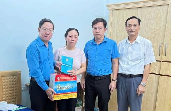 Trao 283 triệu đồng hỗ trợ đoàn viên khó khăn tại Quảng Trị