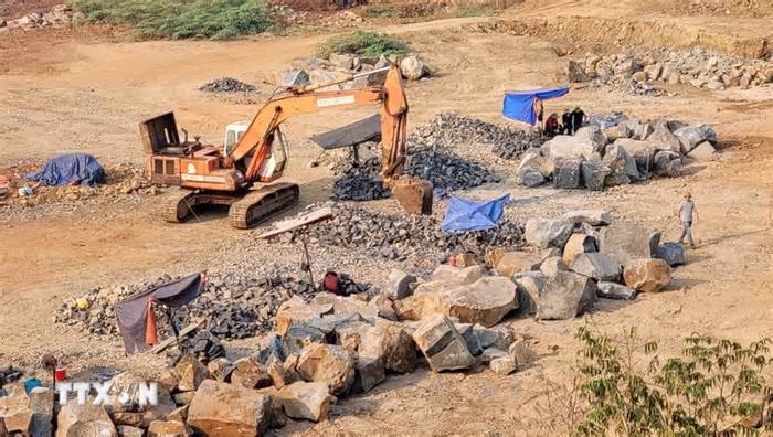 Gia Lai: Khai thác khoáng sản đá trái phép diễn ra rầm rộ tại huyện Đức Cơ