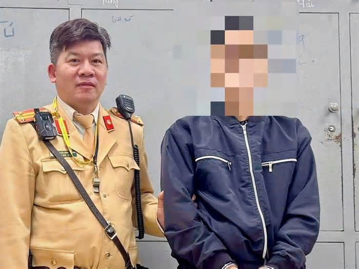 CSGT Hà Nội cùng người dân khống chế đối tượng cướp xe máy của nữ sinh