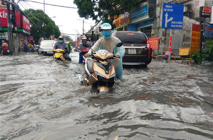 Giải cứu “rốn” ngập ở nơi địa hình cao của TPHCM