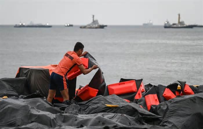 Ngư dân Philippines điêu đứng vì dầu tràn