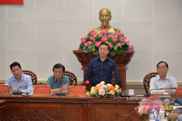 Phó Thủ tướng Trần Hồng Hà yêu cầu gắn chuyển đổi số trong ứng phó hạn mặn