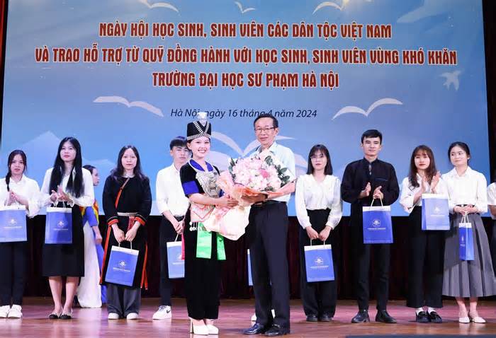 Nữ sinh vùng khó viết lên câu chuyện rất riêng vượt qua hoàn cảnh