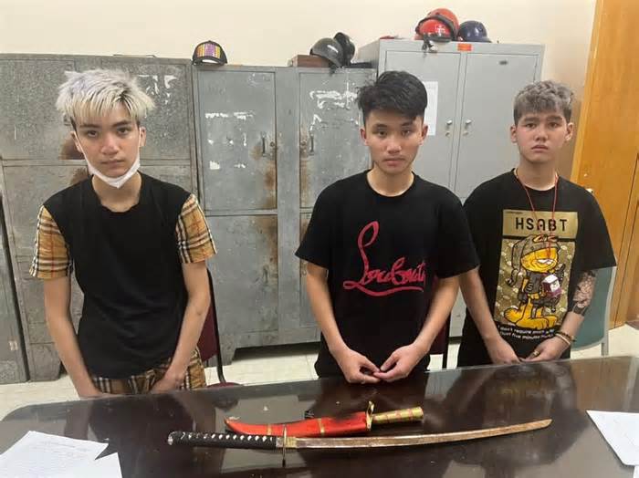 Phát hiện nhóm thanh thiếu niên Hải Phòng mang dao kiếm đi gây rối