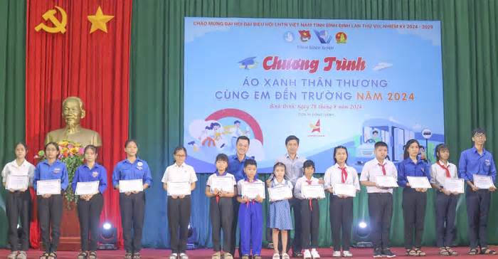 Áo xanh thân thương - Cùng em đến trường