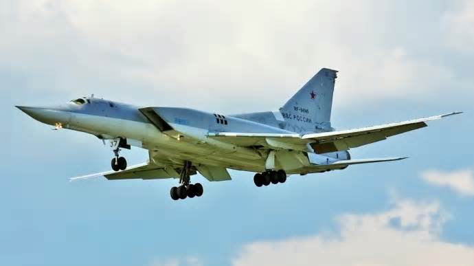 Quân đội Ukraine tấn công máy bay ném bom chiến lược ở sân bay Nga