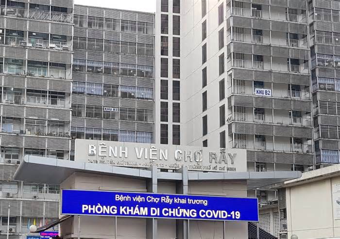 Nhiều cơ sở y tế ở TPHCM không nhận hoa, quà ngày Thầy thuốc Việt Nam
