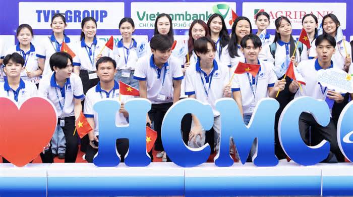 34 tân sinh viên được miễn học phí 4 năm đại học, cấp thêm học bổng