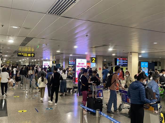 Cả ngàn chuyến bay ở Tân Sơn Nhất mùng 8 Tết, đã có hiện tượng delay