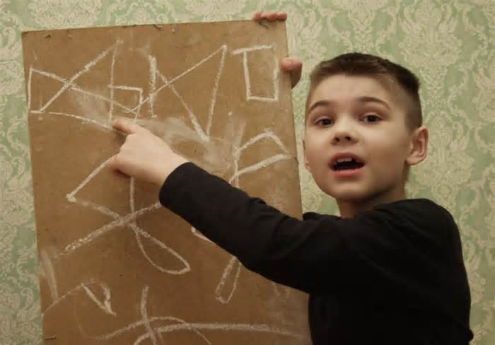 Cậu bé tự nhận đến từ sao Hỏa 20 năm trước giờ ra sao?