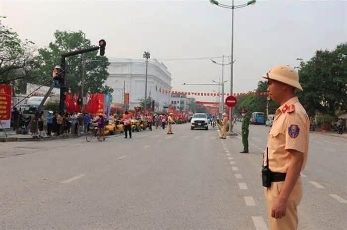 Phân luồng giao thông phục vụ Lễ kỷ niệm 70 năm Chiến thắng Điện Biên Phủ