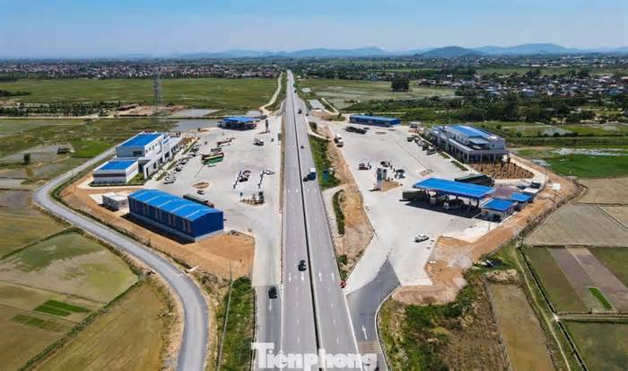 Cận cảnh trạm dừng nghỉ đầu tiên trên cao tốc qua Thanh Hóa