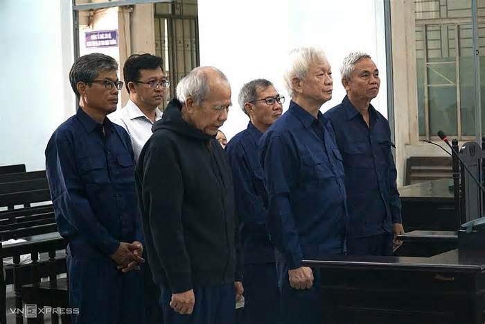 An ninh siết chặt tại phiên xử cựu lãnh đạo tỉnh sai phạm ở dự án Mường Thanh