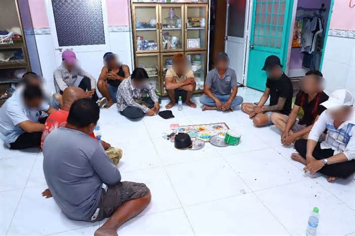 Công an ở Cần Thơ triệt xóa điểm đánh bạc lắc bầu cua ăn tiền