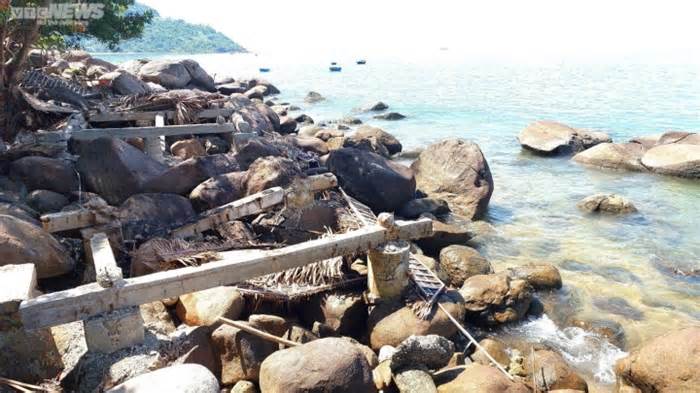 Đà Nẵng tổng dọn vệ sinh bãi biển Sơn Trà sau cưỡng chế công trình trái phép
