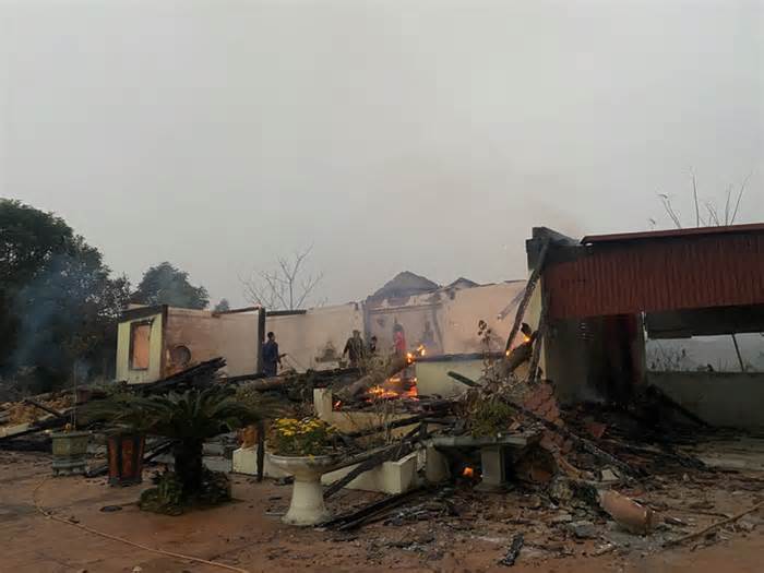 Chập điện gây cháy thiêu rụi đền Phúc Linh, Yên Bái