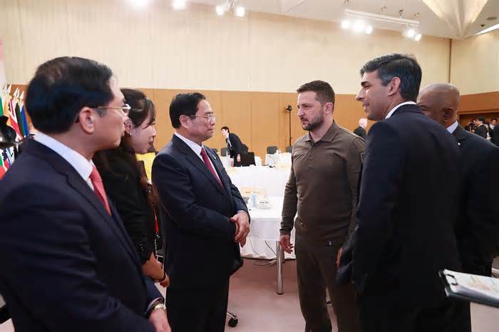 Thủ tướng Phạm Minh Chính gặp gỡ Tổng thống Ukraine tại Nhật Bản