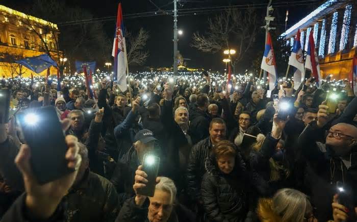 Người Serbia tiếp tục biểu tình phản đối kết quả bầu cử