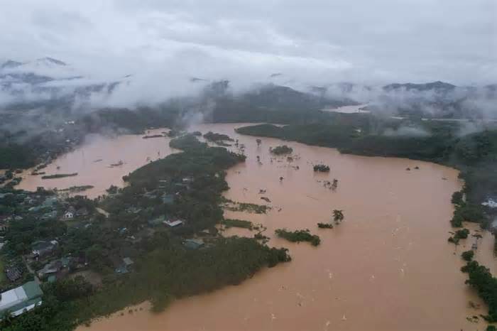 Nghệ An: 1734 nhà dân bị ngập, 322 hồ đập đầy nước do mưa lũ