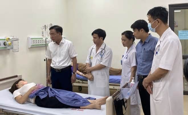 Còn hai công nhân nghi bị ngộ độc đang thở máy tại Bệnh viện Lạc Việt