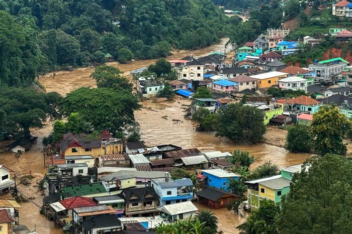 Thái Lan điều trực thăng, đặc nhiệm giải cứu dân kẹt giữa lũ lụt