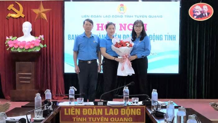 Bà Chẩu Thị Thu được bầu là Phó Chủ tịch Liên đoàn Lao động tỉnh Tuyên Quang