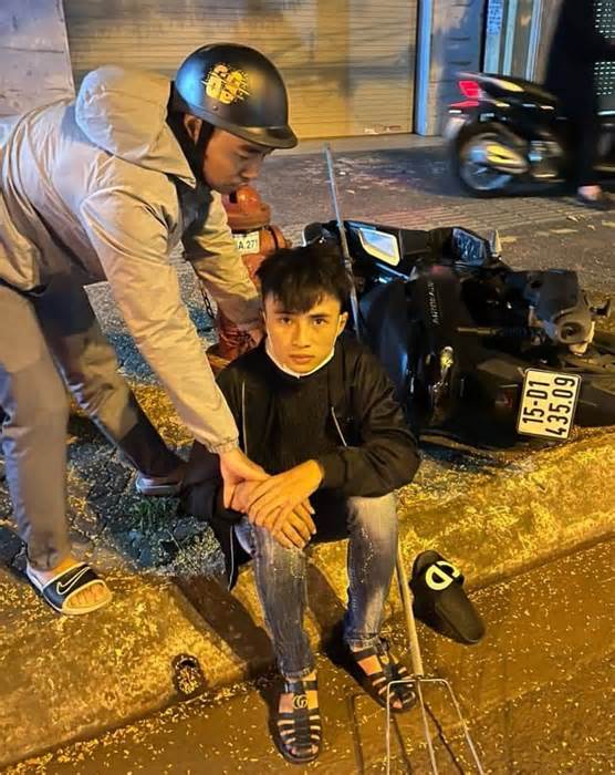 Quái xế 17 tuổi vác gậy 3 mét, phóng bạt mạng trên đường phố Hải Phòng
