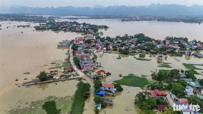 Khu dân cư ở Ninh Bình, Hà Nam ngập sâu dù nước lũ trên sông đã rút