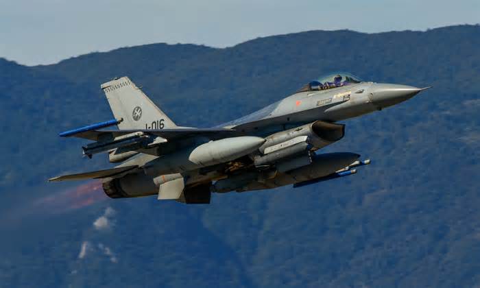 Tổng thư ký NATO: F-16 không phải 'viên đạn bạc' của Ukraine