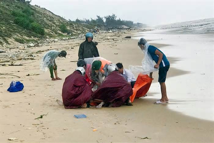 Phát hiện thi thể nữ giới trôi dạt vào bờ biển Thừa Thiên Huế