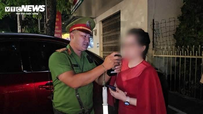 Nữ quân nhân say xỉn bị xử phạt 'kịch khung', tước bằng lái 23 tháng