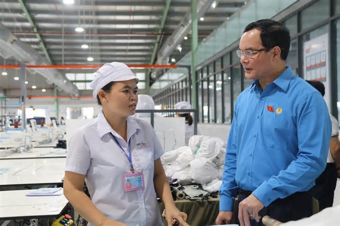 Chủ tịch Tổng Liên đoàn Lao động Việt Nam gặp gỡ cử tri công nhân lao động Ninh Thuận