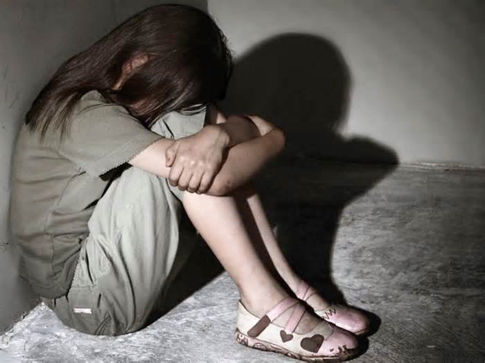 Gia cảnh đáng thương của bé gái bị nhiều người thân trong gia đình xâm hại tình dục