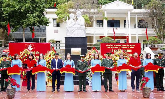 Lai Châu khánh thành tượng đài Bác Hồ với chiến sĩ Biên phòng